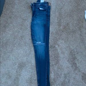 COPY - Hollister Jeans super skinny high rise jea…